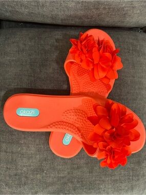 OKA b. Coral Red Floral Slide Sandals